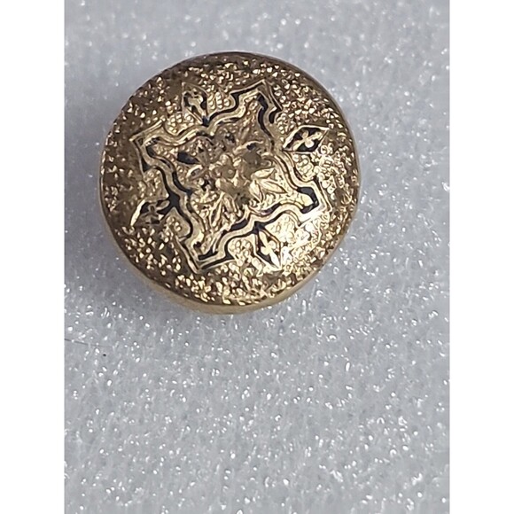 Vintage Brass Etched Floral Button – Textured Gold-Tone Metal ¾” - Picture 4 of 10